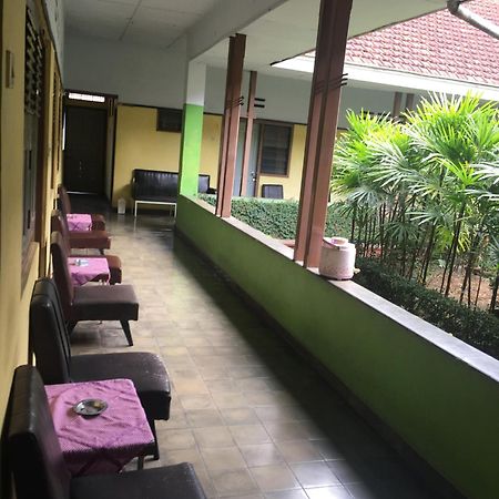 Ciamis Oyo Life 1708 Hotel Budi Famili 1 Syariah מראה חיצוני תמונה
