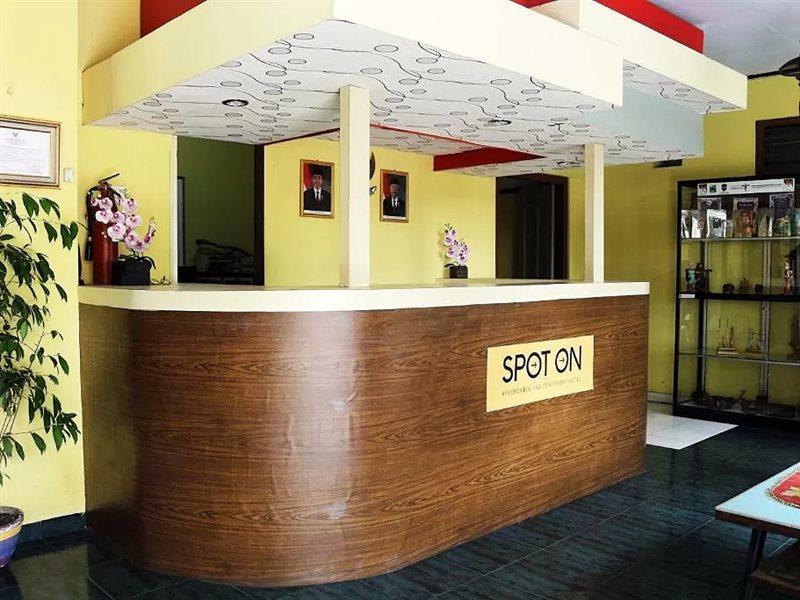 Ciamis Oyo Life 1708 Hotel Budi Famili 1 Syariah מראה חיצוני תמונה